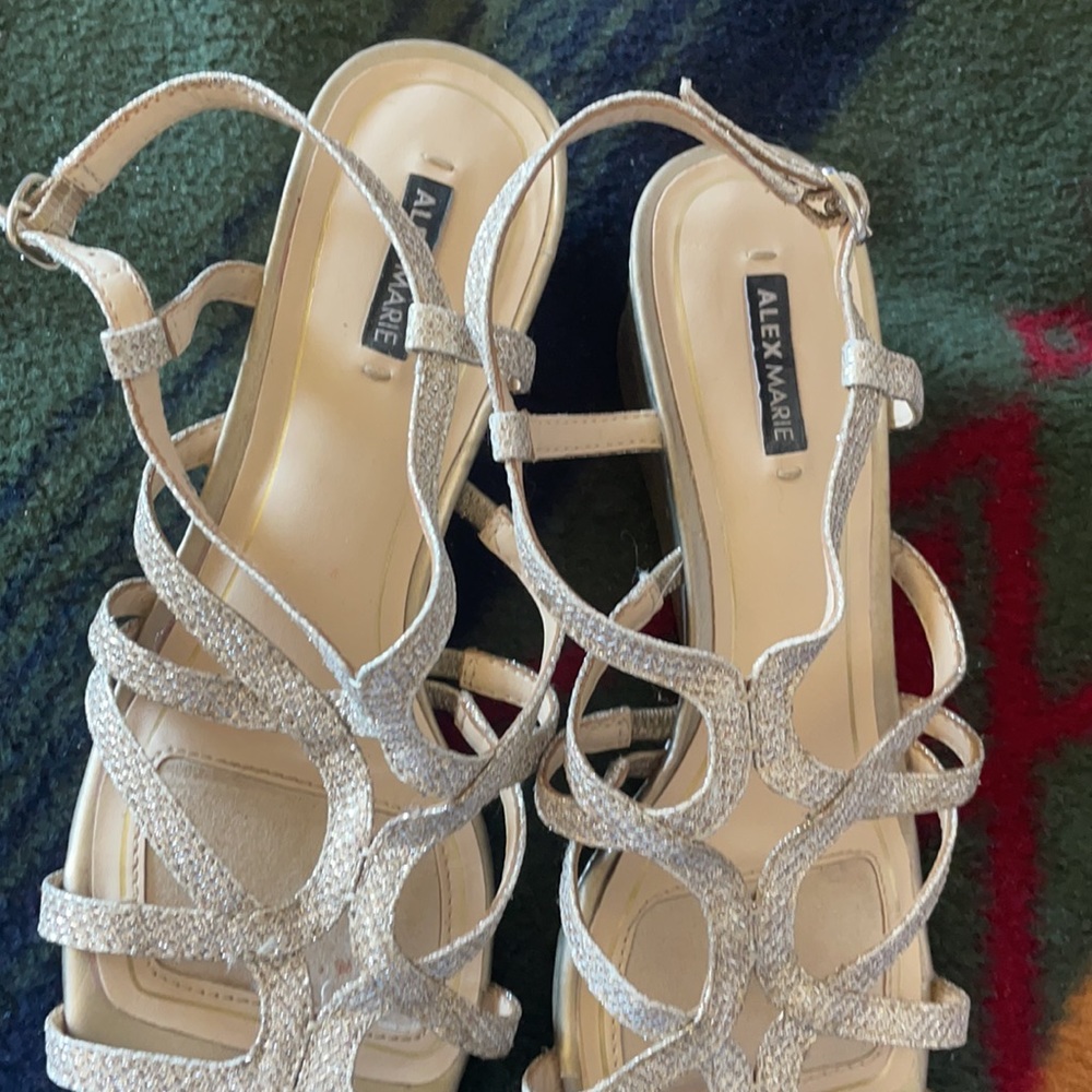 Heels - Picture 3 of 7